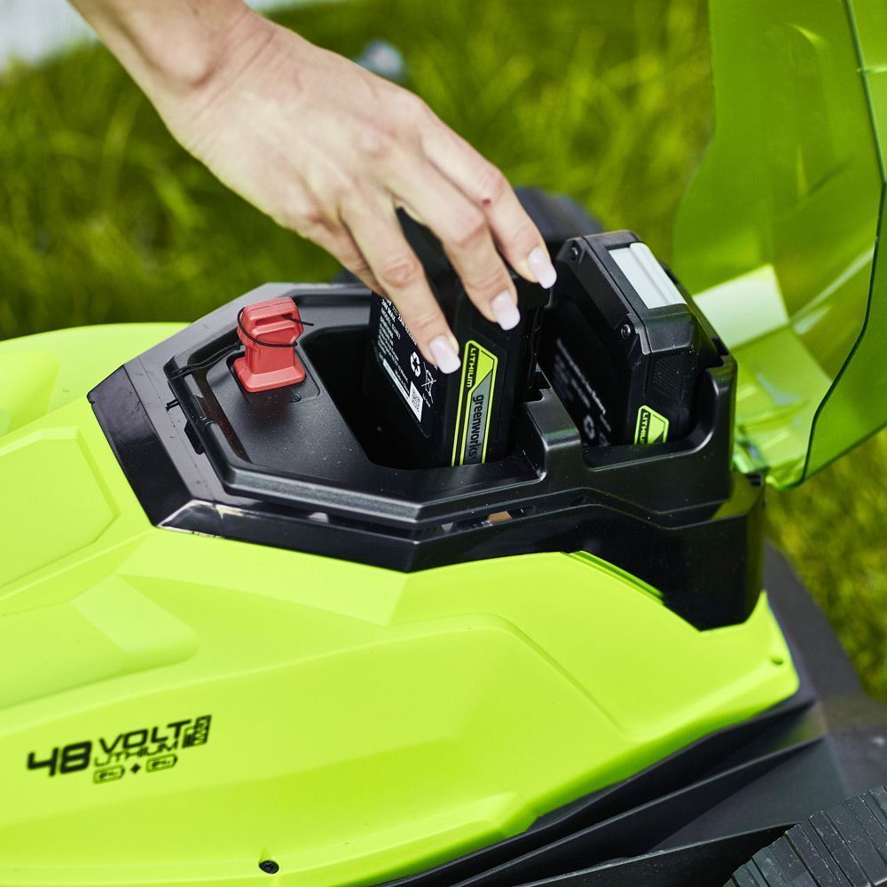 Greenworks 48V 41cm Cordless Lawnmower & 2x 4Ah Batteries