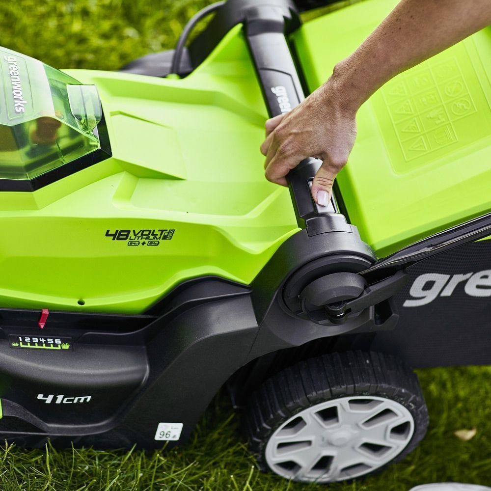 Greenworks 48V 41cm Cordless Lawnmower & 2x 4Ah Batteries