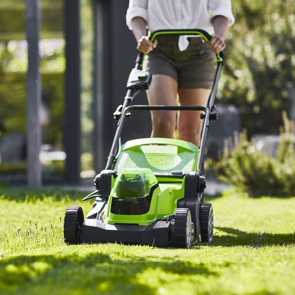 Greenworks 48V 41cm Cordless Lawnmower & 2x 4Ah Batteries